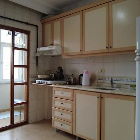 Luxury 3-bedroom Apartment *