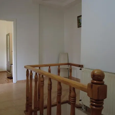 Luxury 3-bedroom Apartment *